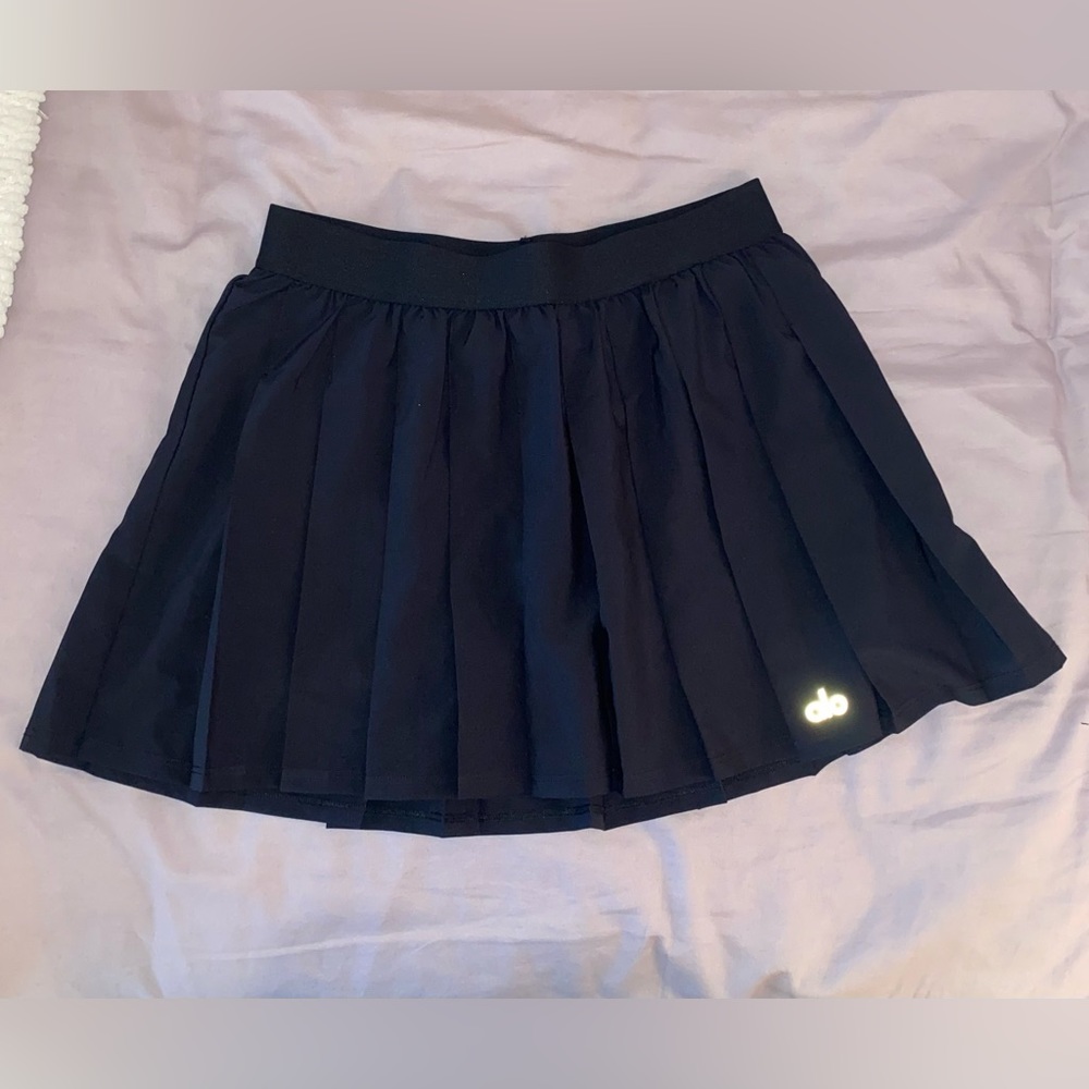 NWOT Alo Yoga Varsity Tennis Skirt, size small (4/6), in black